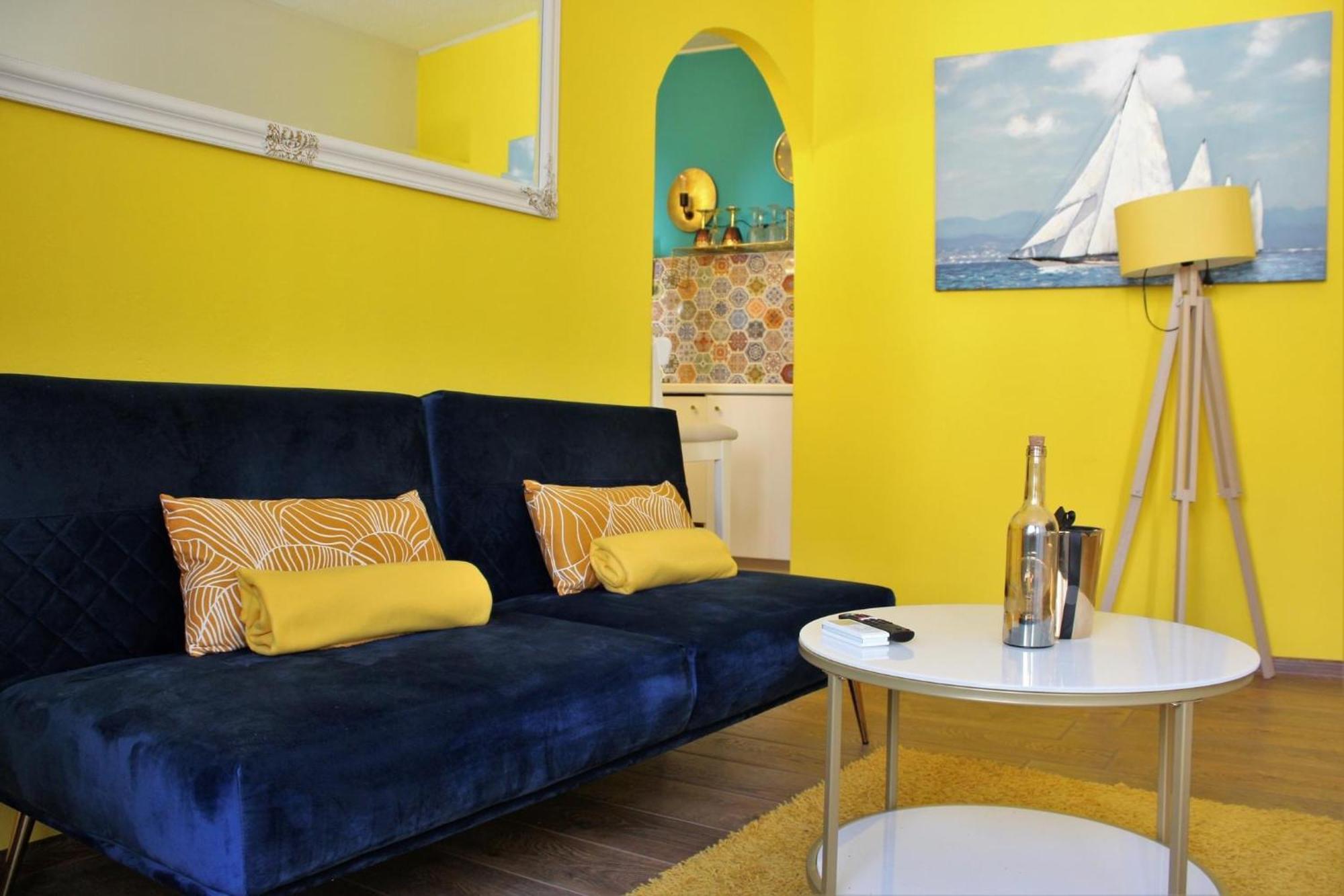 Oh La La Apartment Old Town Ровинь Экстерьер фото